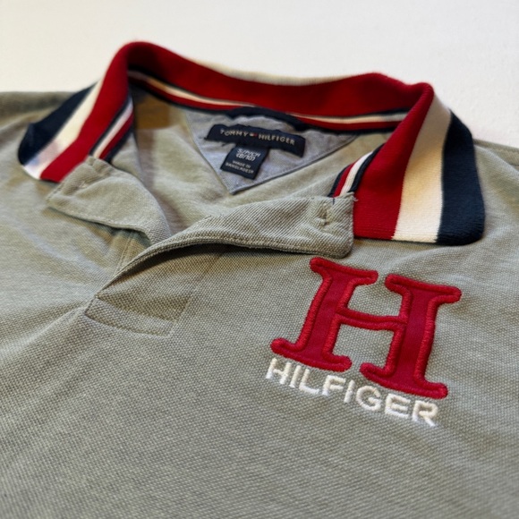 Tommy Hilfiger Kids Gray Polo Short Sleeve Shirt Size S 8/10 Sporty H Chest Logo - Picture 3 of 10